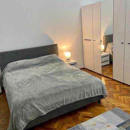 Apartament Super Central Cu Parcare Privata Lägenhet Arad Exteriör bild