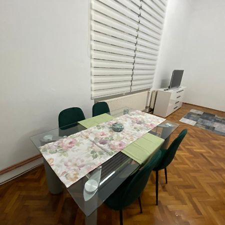 Apartament Super Central Cu Parcare Privata Lägenhet Arad Exteriör bild
