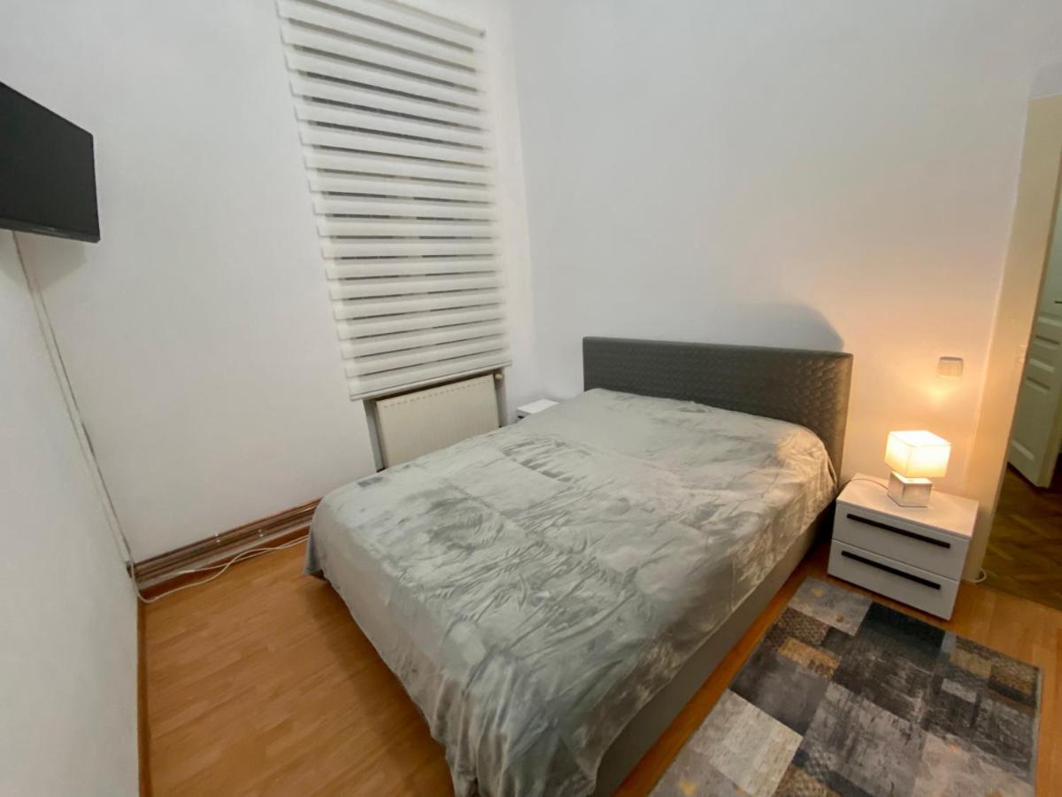 Apartament Super Central Cu Parcare Privata Lägenhet Arad Exteriör bild