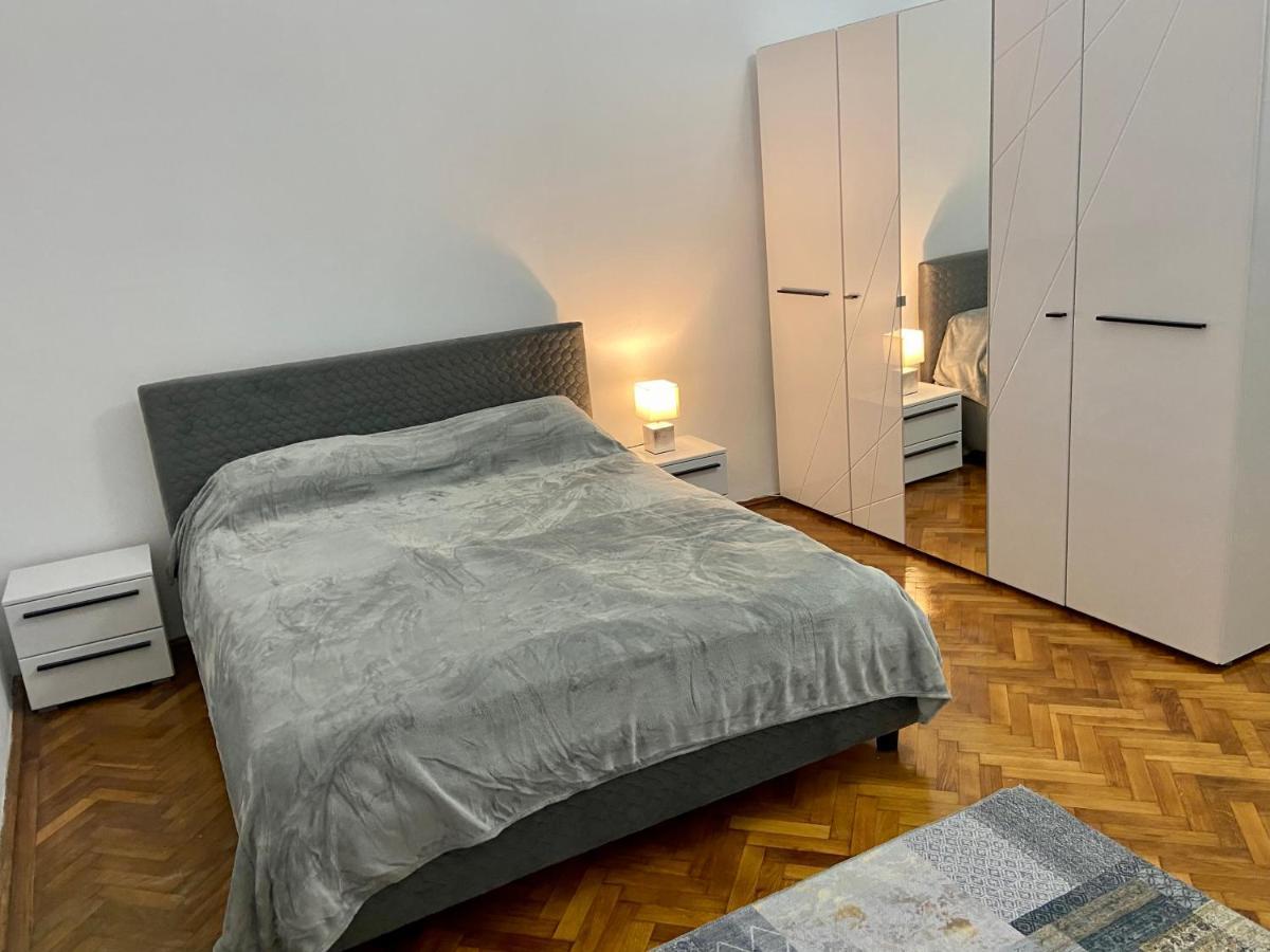 Apartament Super Central Cu Parcare Privata Lägenhet Arad Exteriör bild