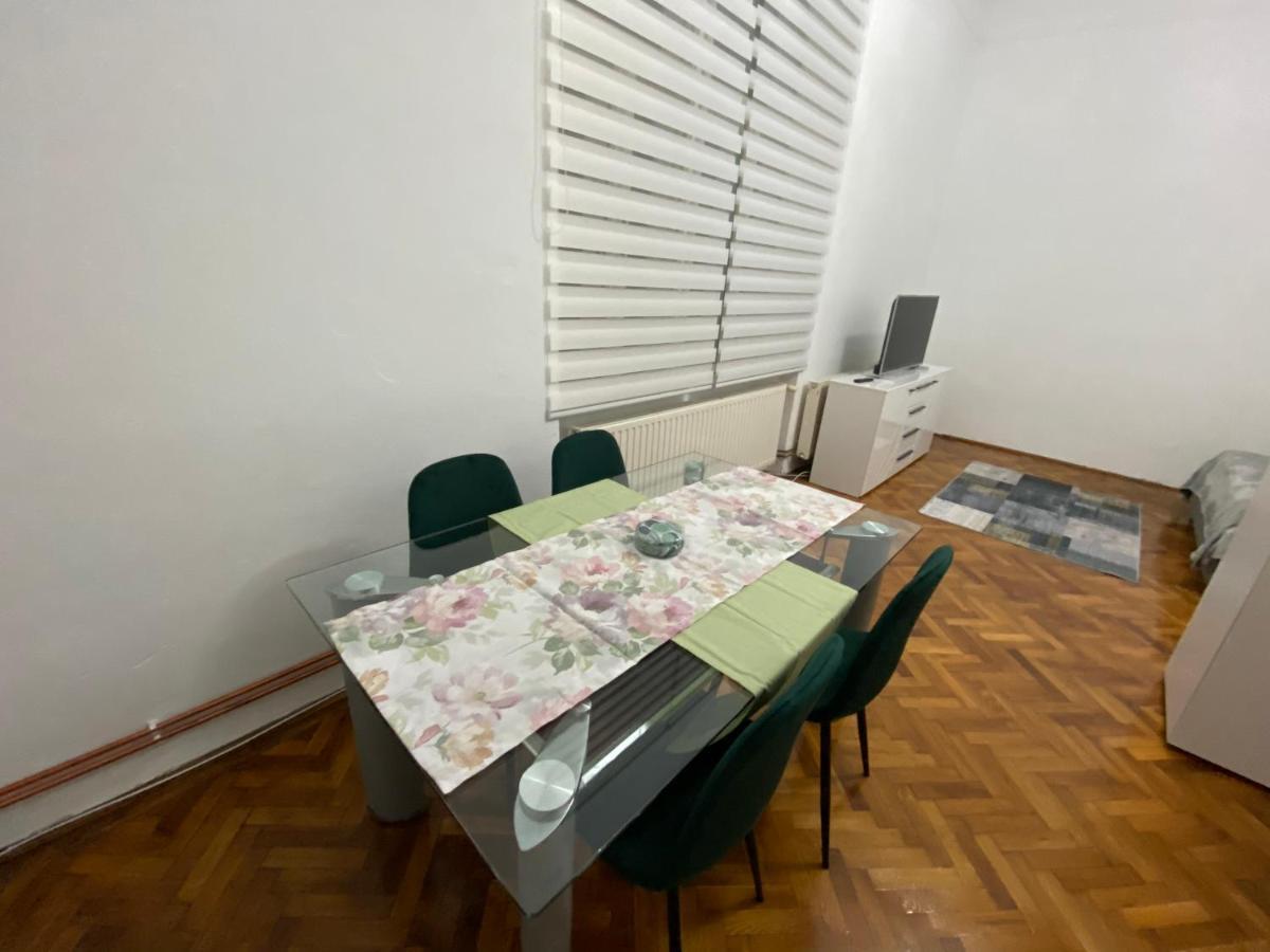 Apartament Super Central Cu Parcare Privata Lägenhet Arad Exteriör bild