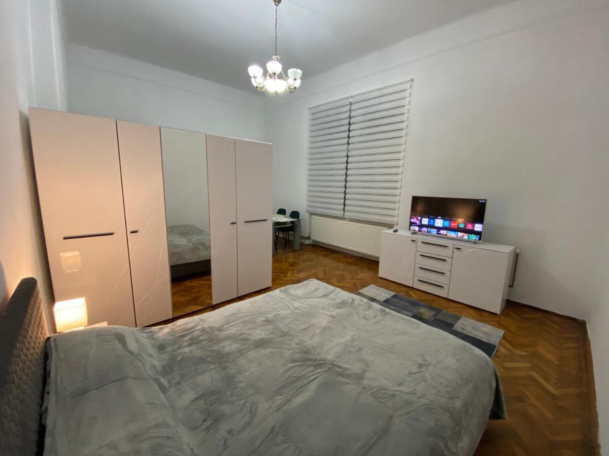Apartament Super Central Cu Parcare Privata Lägenhet Arad Exteriör bild